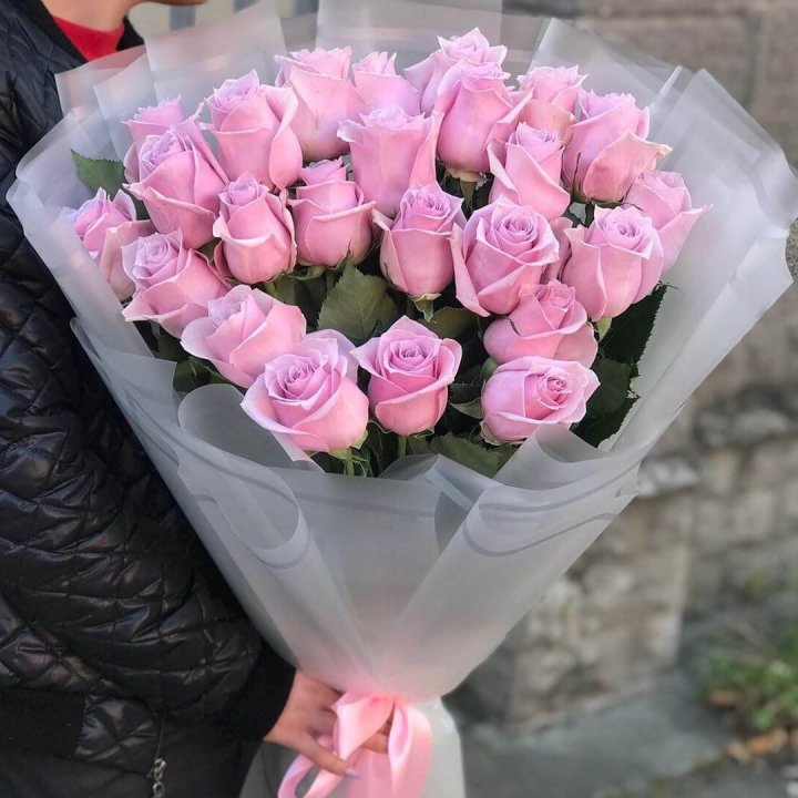 25 высоких розовых роз в Шри-Ланке